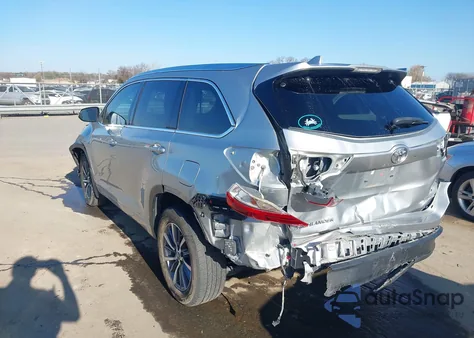 2018 Toyota Highlander Xle z USA, uszkodzony, nr VIN 5TDJZRFH8JS560231